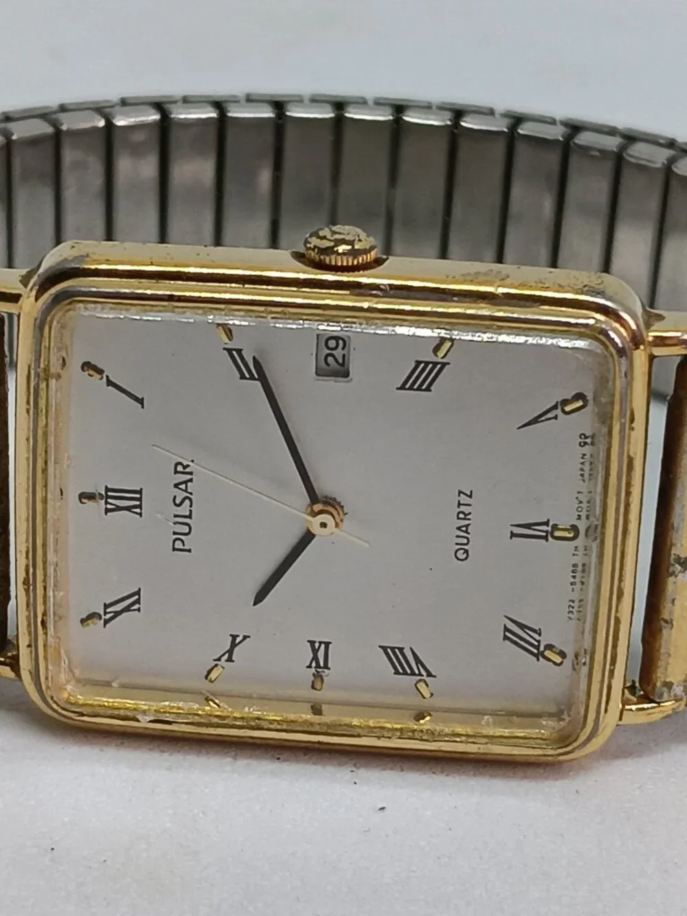 VINTAGE 1988 Pulsar V322-5300 Women's 25 mm x 30 mm Gold Tone Quartz Tank Watch